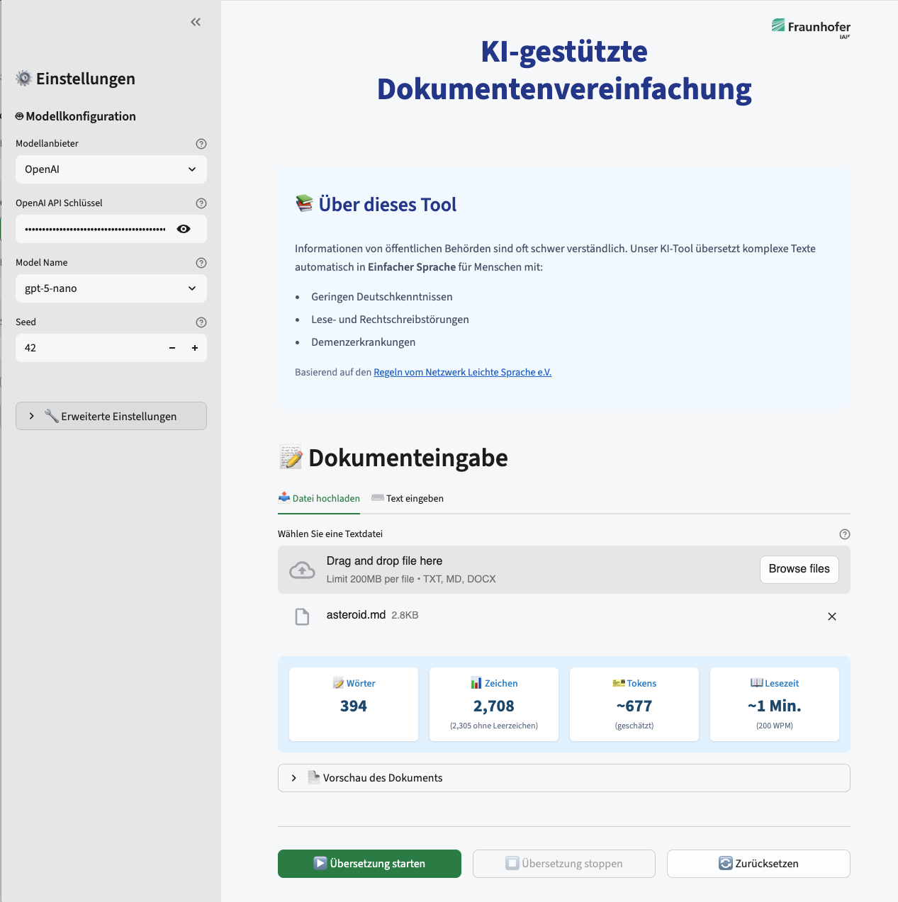 KlarText on launch: a model-settings sidebar, a short explanation of the tool, a document upload area, and instant stats for the loaded document
